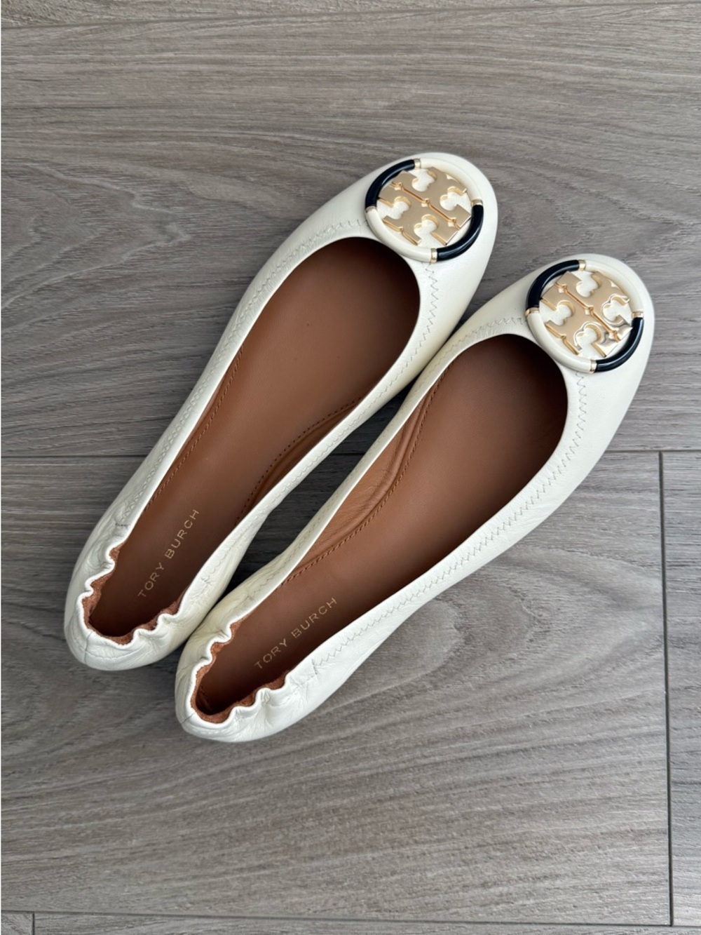 Tory Burch, Size 7, Cream Leather Ballet Flats with Gold & Black Logo - Picture 3 of 5